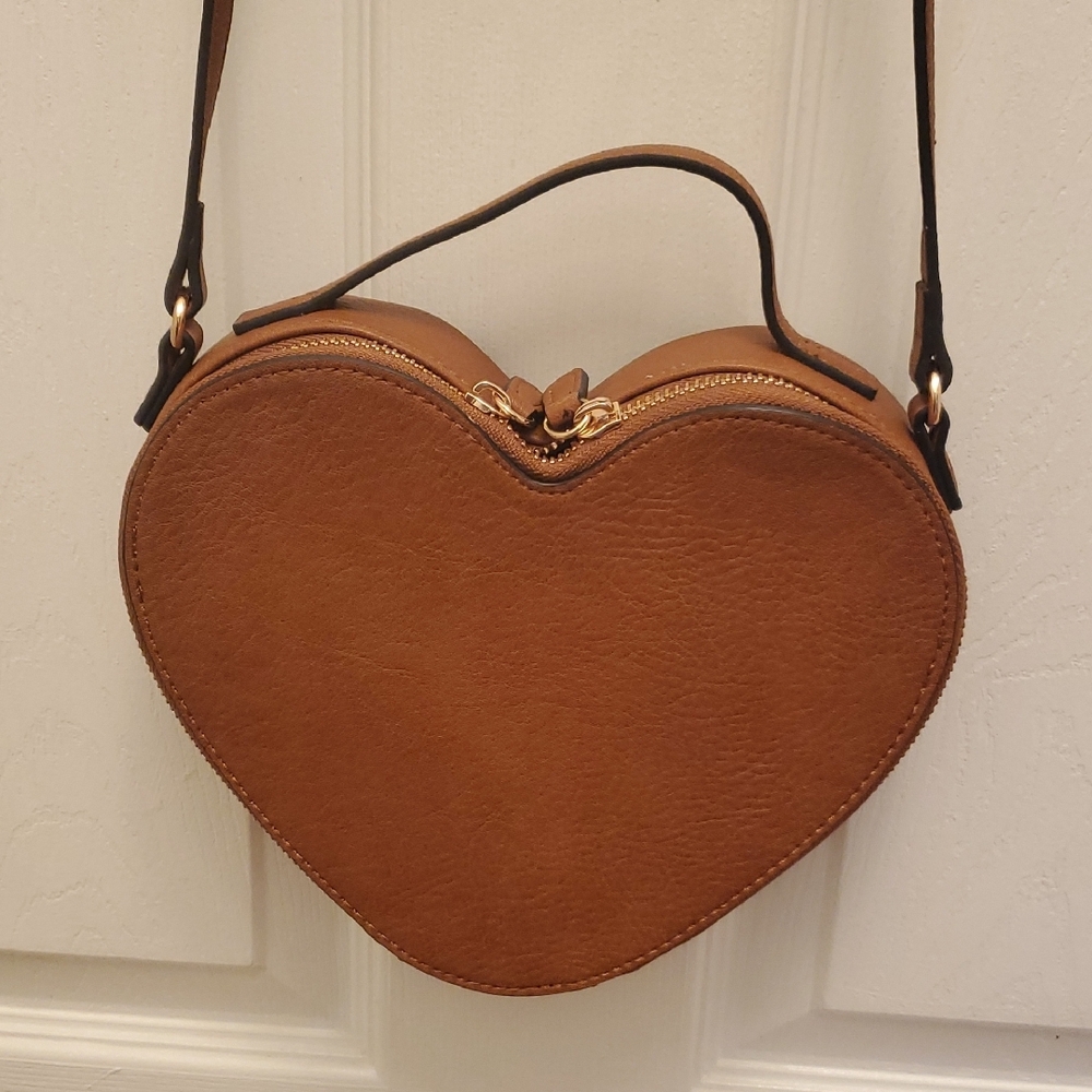 Tan Heart-Shaped Crossbody Bag with Gold Clasp